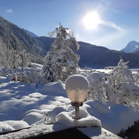 Haus Domenig 公寓 *